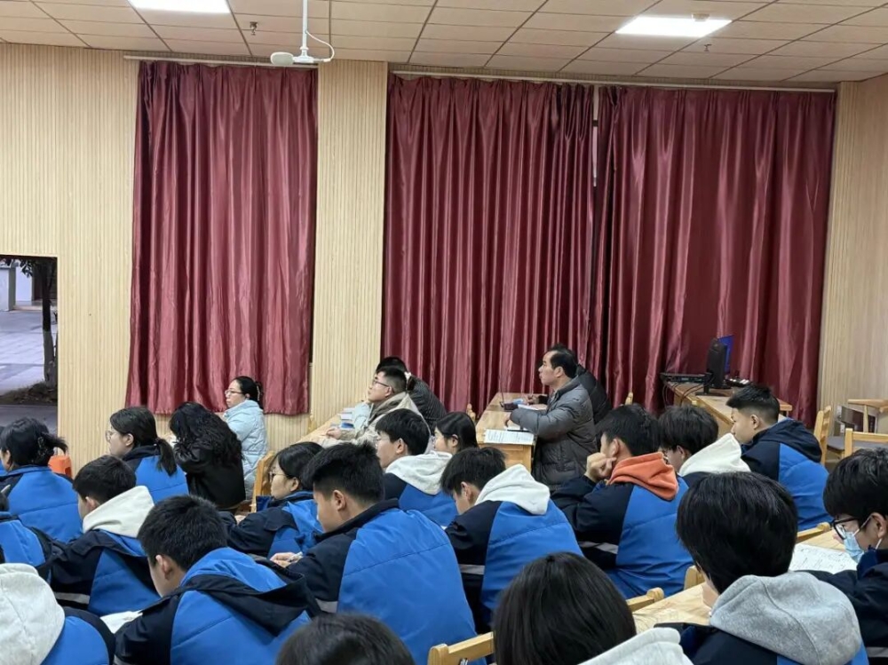 �ഺ����̨ �����½��ա��������е�ʮ����ѧ�����ʦ��ѧ�������ʻع�